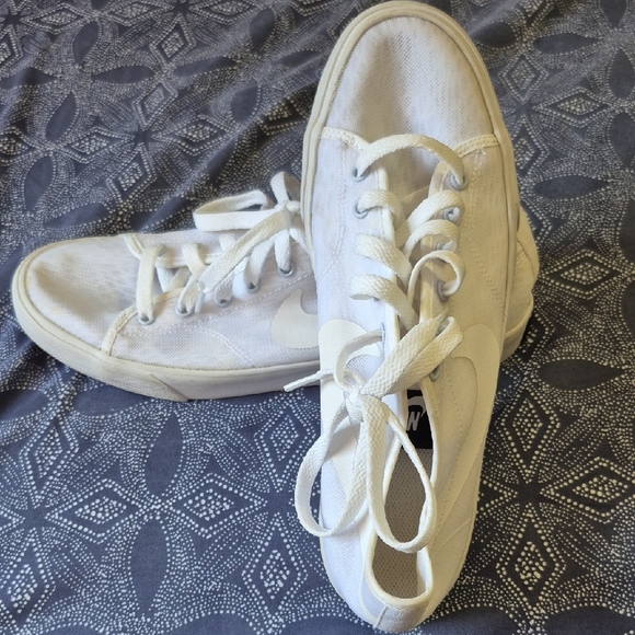 Nike White Women's Sneakers - Picture 5 of 7